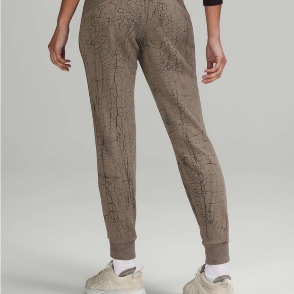 Lululemon Warm Down Jogger *7/8 Length Thread Dye Rover Black size 4 - Picture 5 of 11